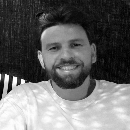 <span style="color: #ee7930;">Timo Gossens</span>